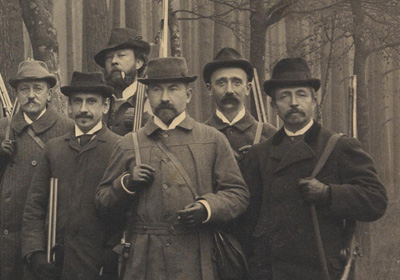 Constant Smits  (3e van rechts) te midden van jachtvrienden, 1896.  (foto Stadsarchief Breda)