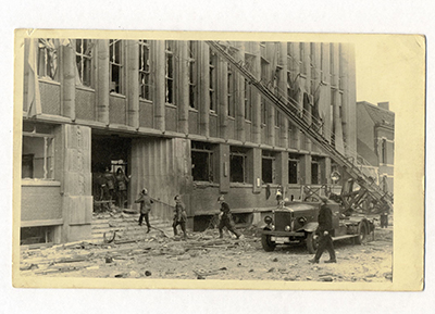 Ontploffing postkantoor Keizerstraat na bombardement oktober 1944